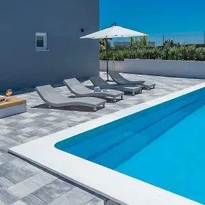 https://blackbeauty-apartments.hotelinzadar.com